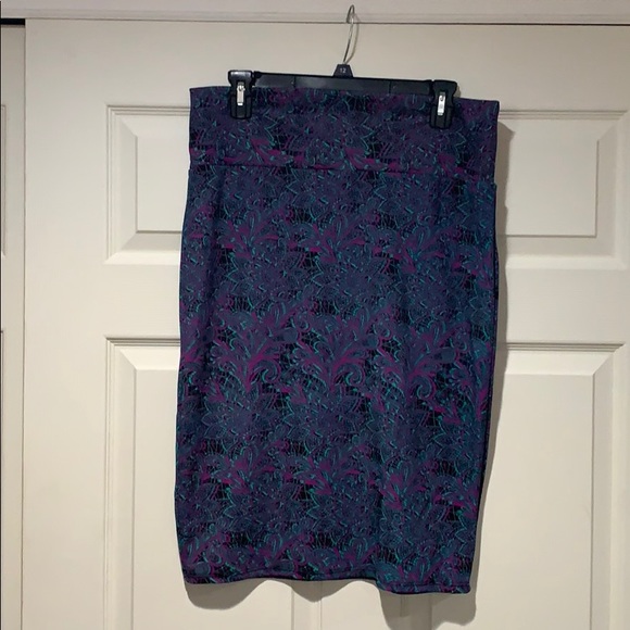 LuLaRoe Dresses & Skirts - LulaRoe Cassie skirt, size L